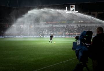 2026美加墨世界杯转播权谈判僵持，央视与FIFA报价差距显著｜江南体育首页（配图示意）